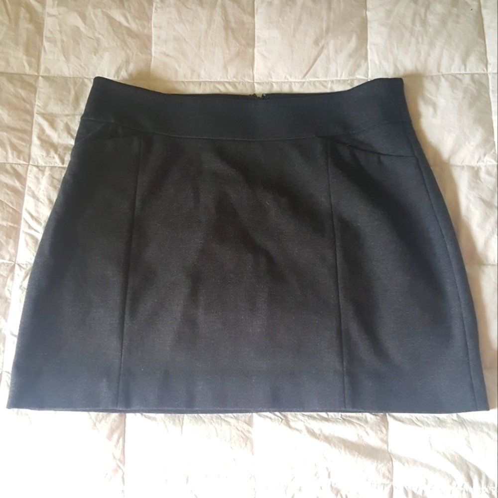 White House Black Market skirt with pockets size L